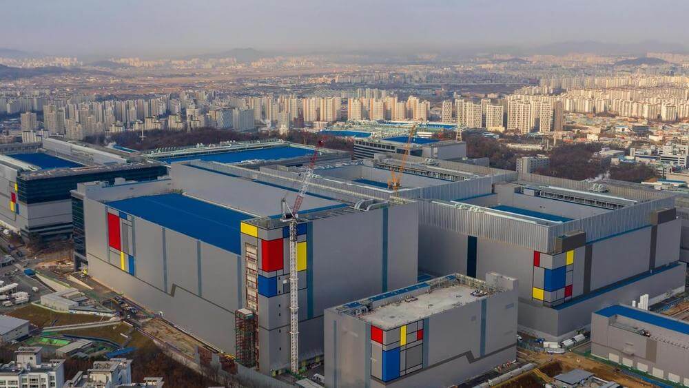 Завод по производству полупроводников Samsung недалеко от Хвасона, провинция Кенги, Южная Корея. Bloomberg