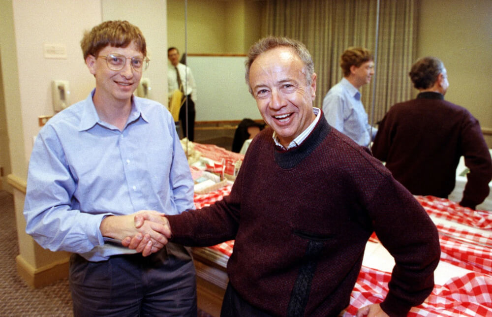 Гроув с Биллом Гейтсом в 1992 году, когда Intel и Microsoft готовились запустить новую функцию видео в Windows.