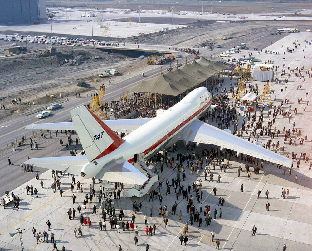 Церемония выкатки первого Boeing 747 на заводе в Эверетте. (Boeing Co.). 30 сентября, 1968 г.