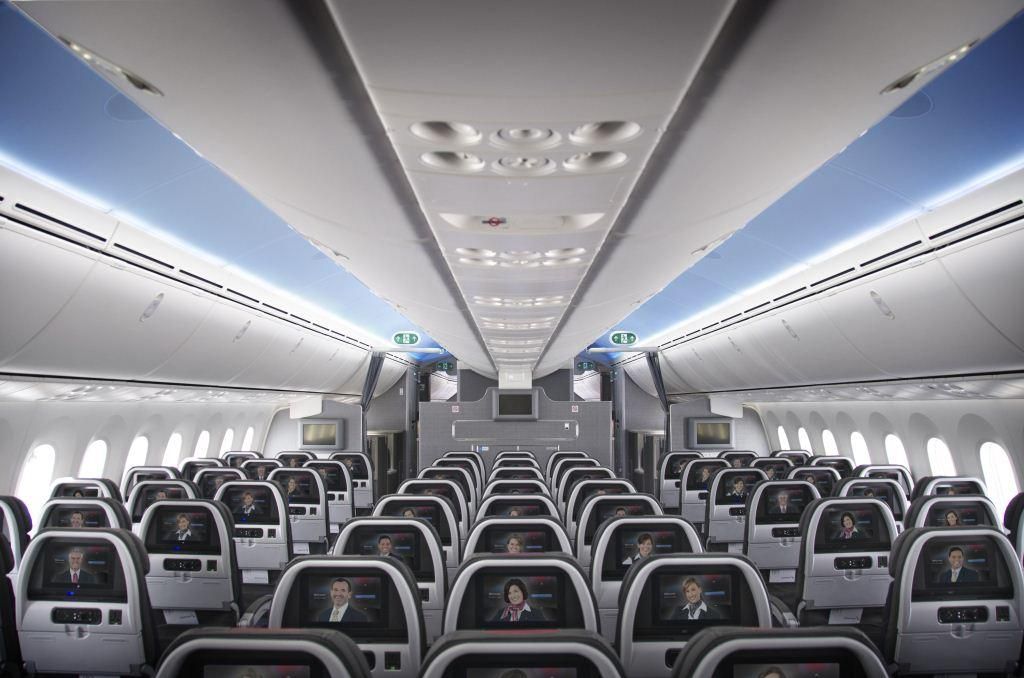 Внутри самолета Boeing 787 Dreamliner