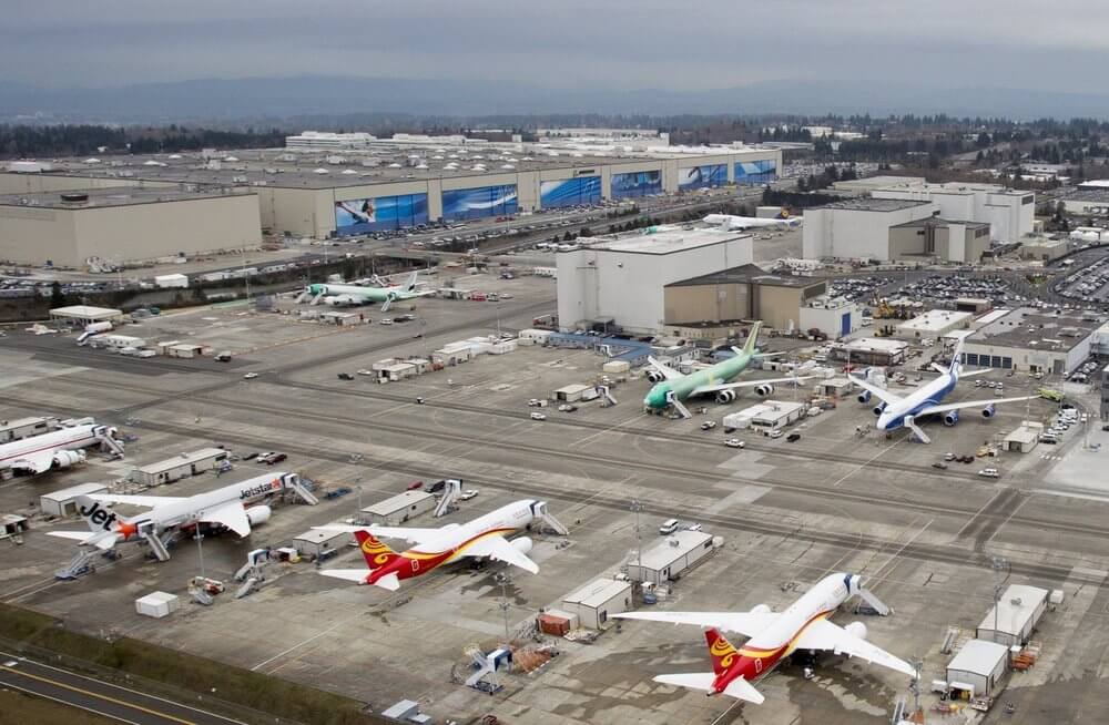 Boeing Everett Factory - самое большое здание в мире по объему.